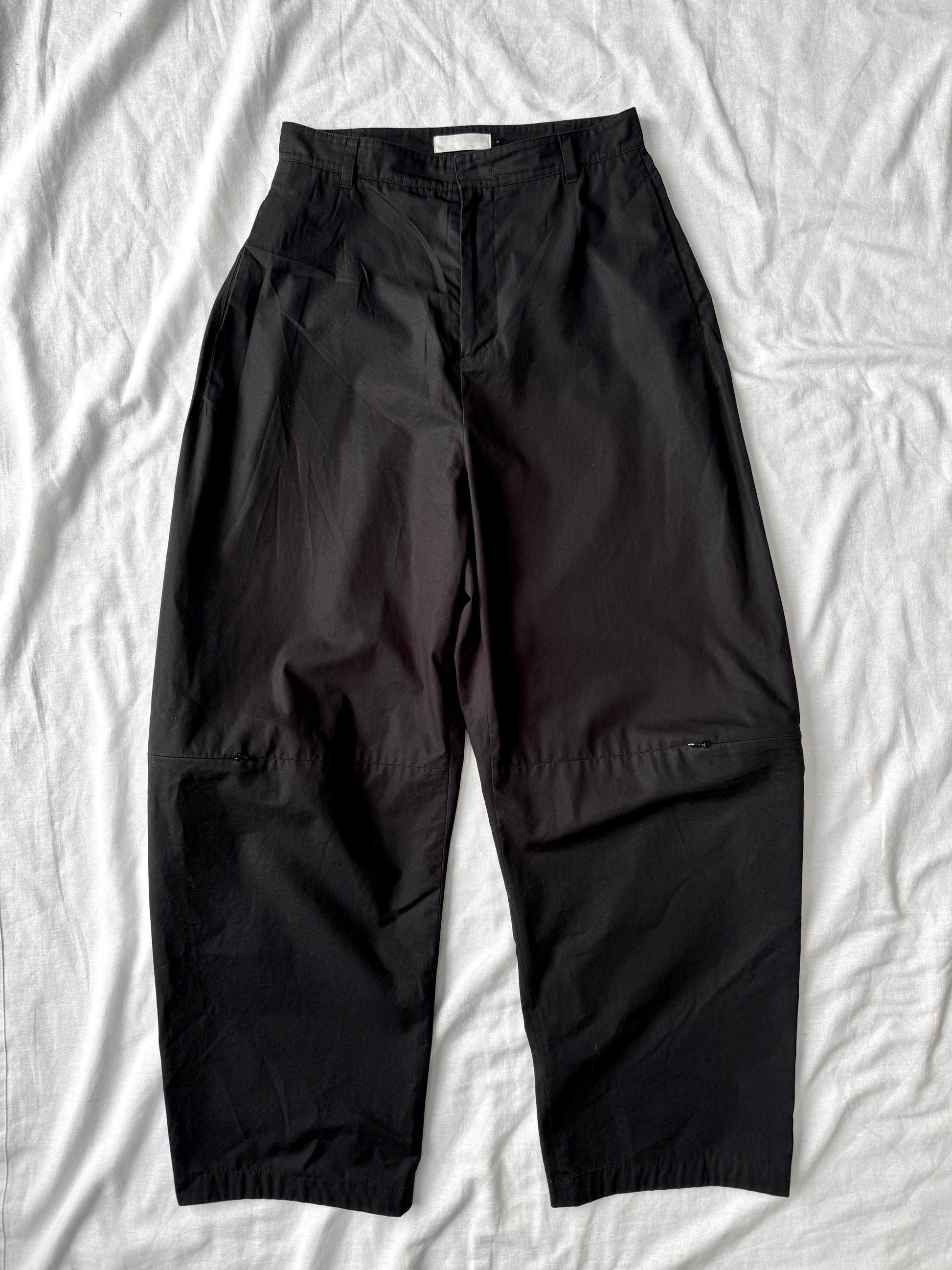 AMOMENTO J-Curved Pants