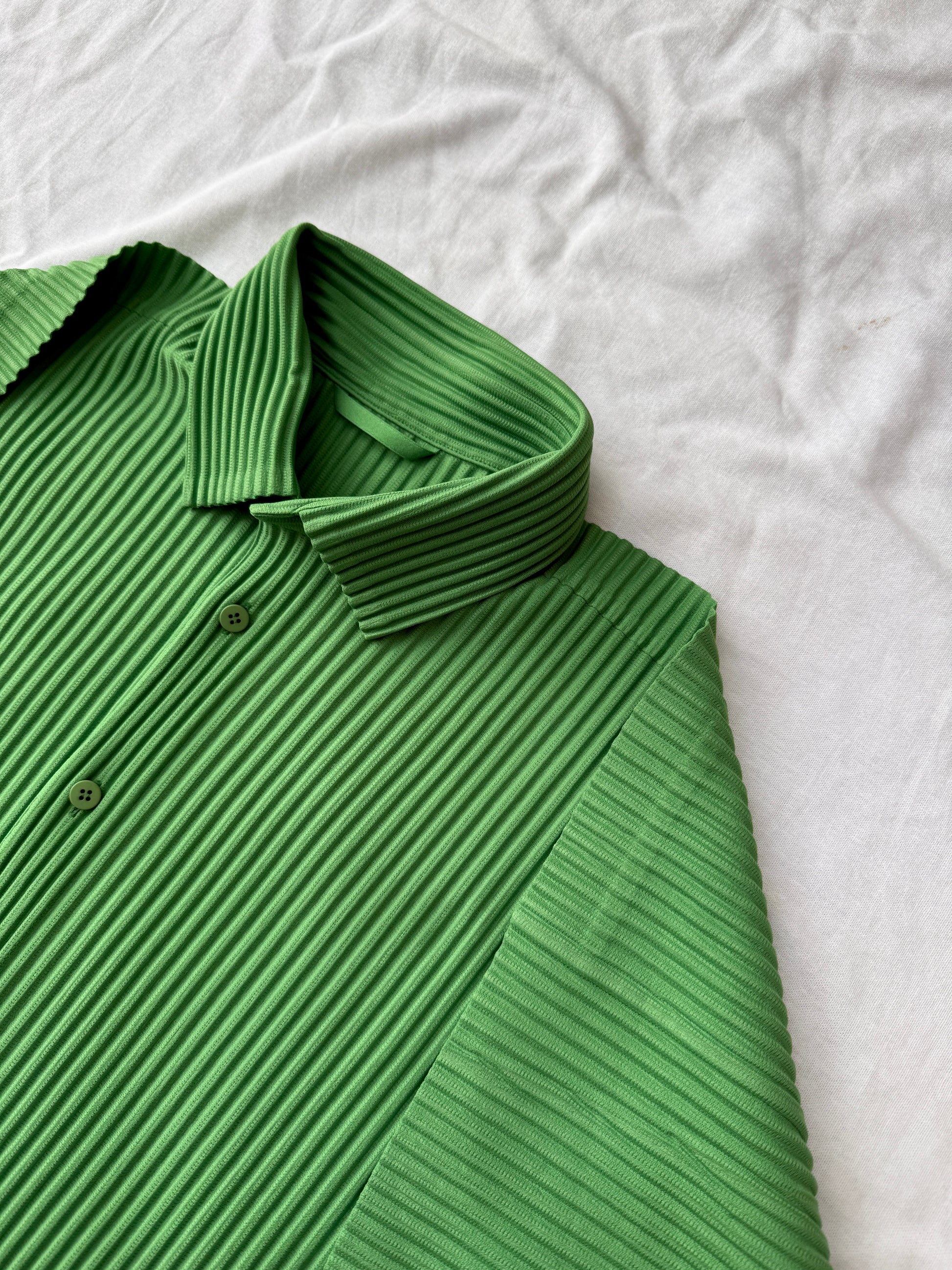 Homme Plisse Issey Miyake Buttoned Down Shirt - Parakeet Green