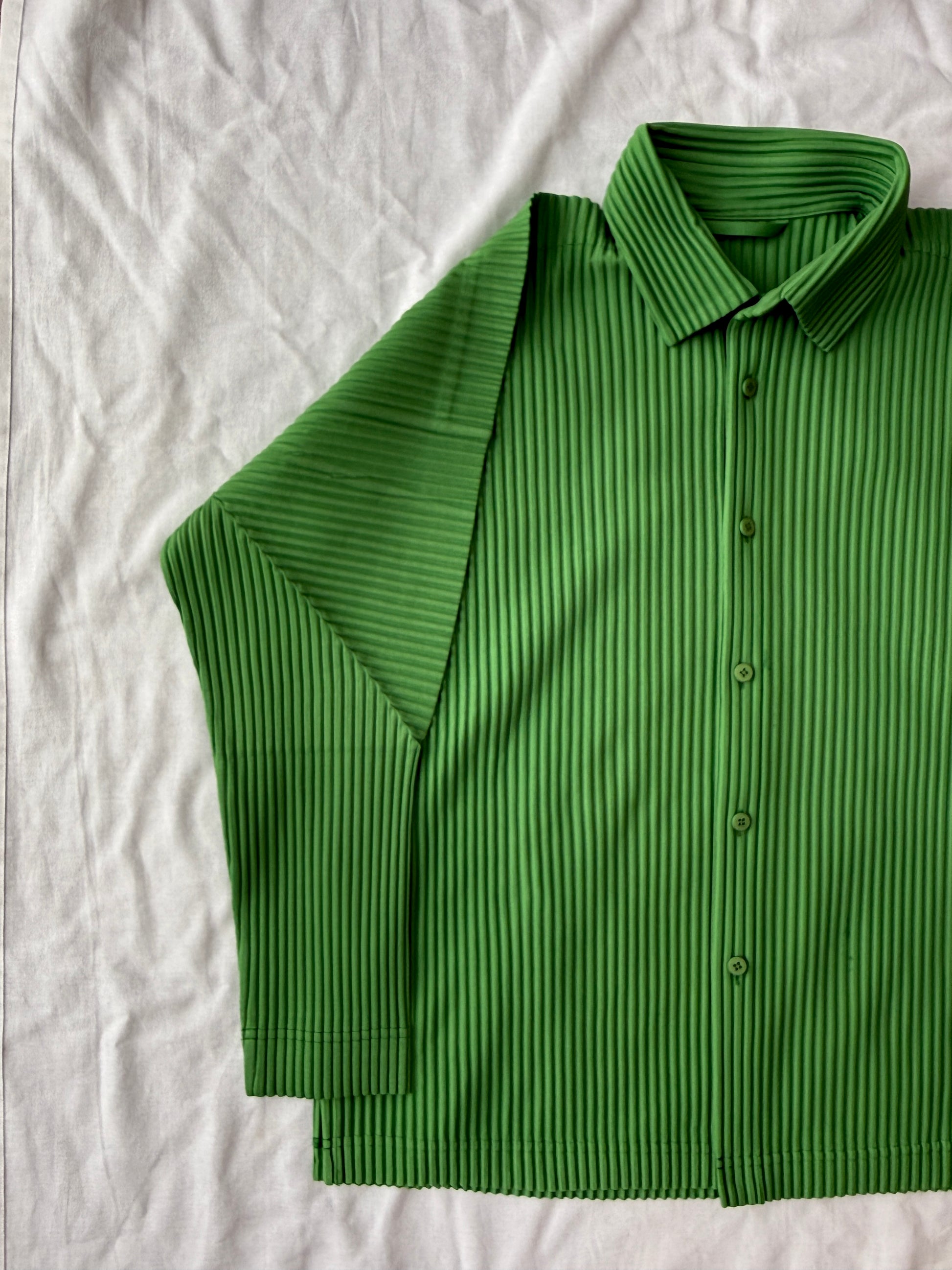 Homme Plisse Issey Miyake Buttoned Down Shirt - Parakeet Green