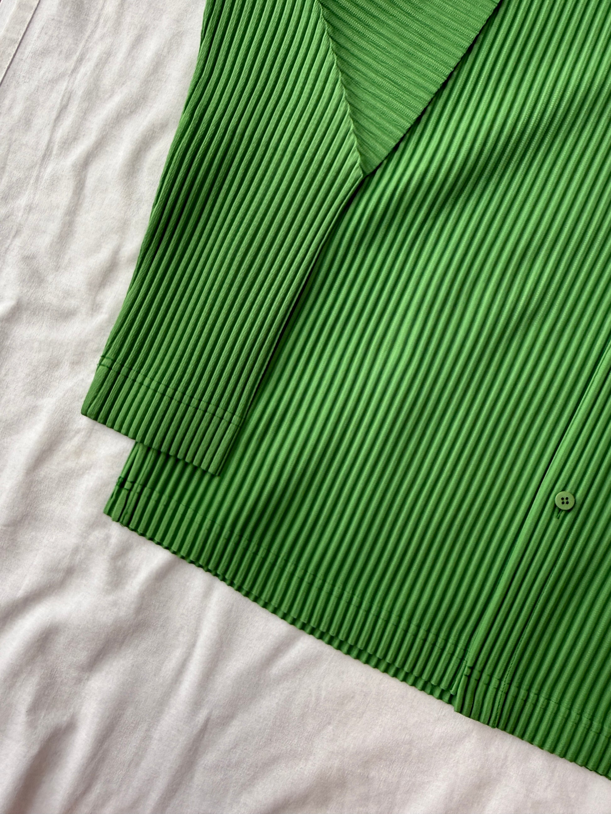 Homme Plisse Issey Miyake Buttoned Down Shirt - Parakeet Green