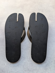 MidnightMart Leather Tabi Flip-Flops