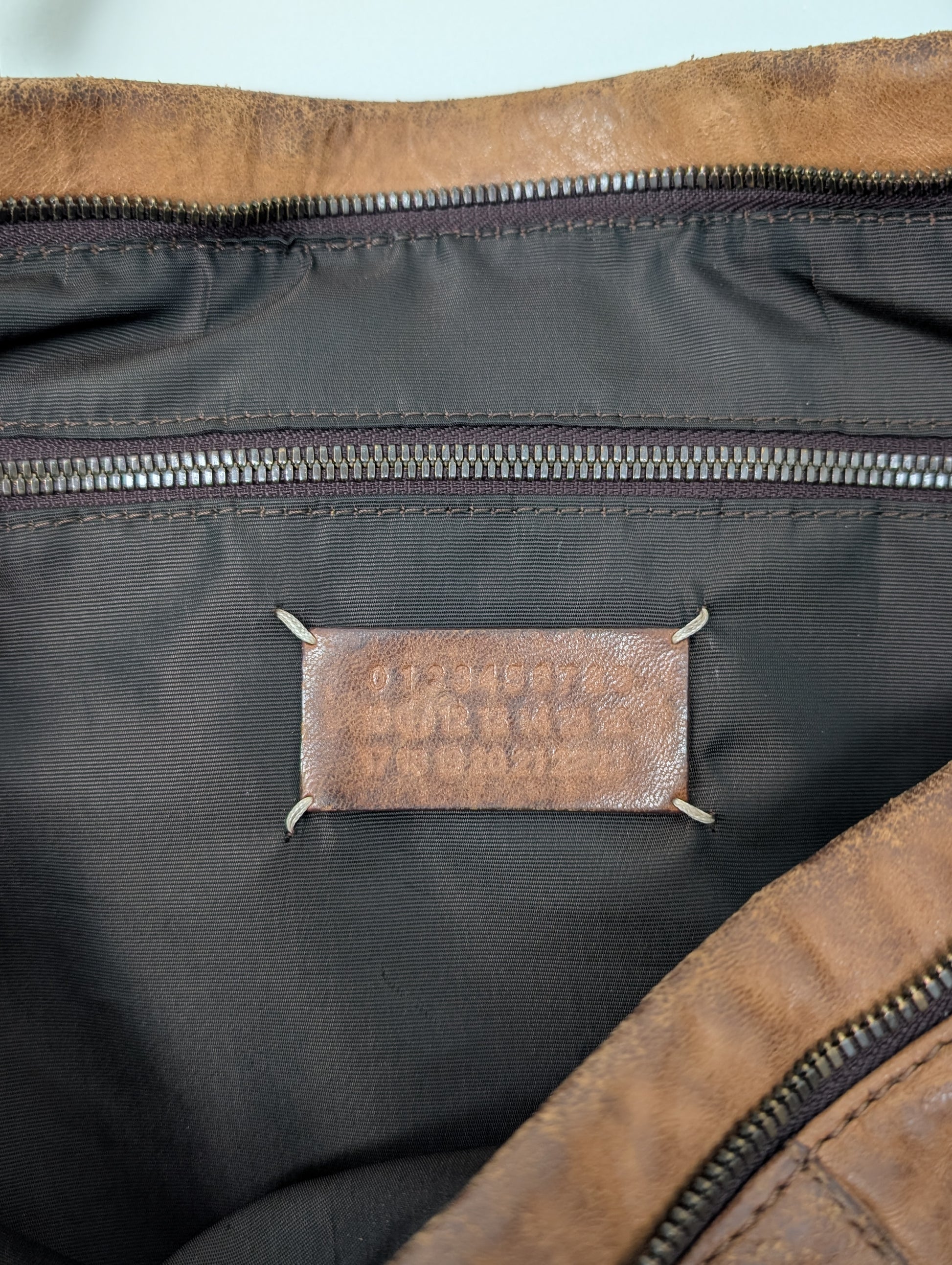 Margiela Line 11 Distressed leather
Shoulder Bag
