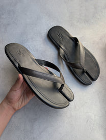 MidnightMart Leather Tabi Flip-Flops