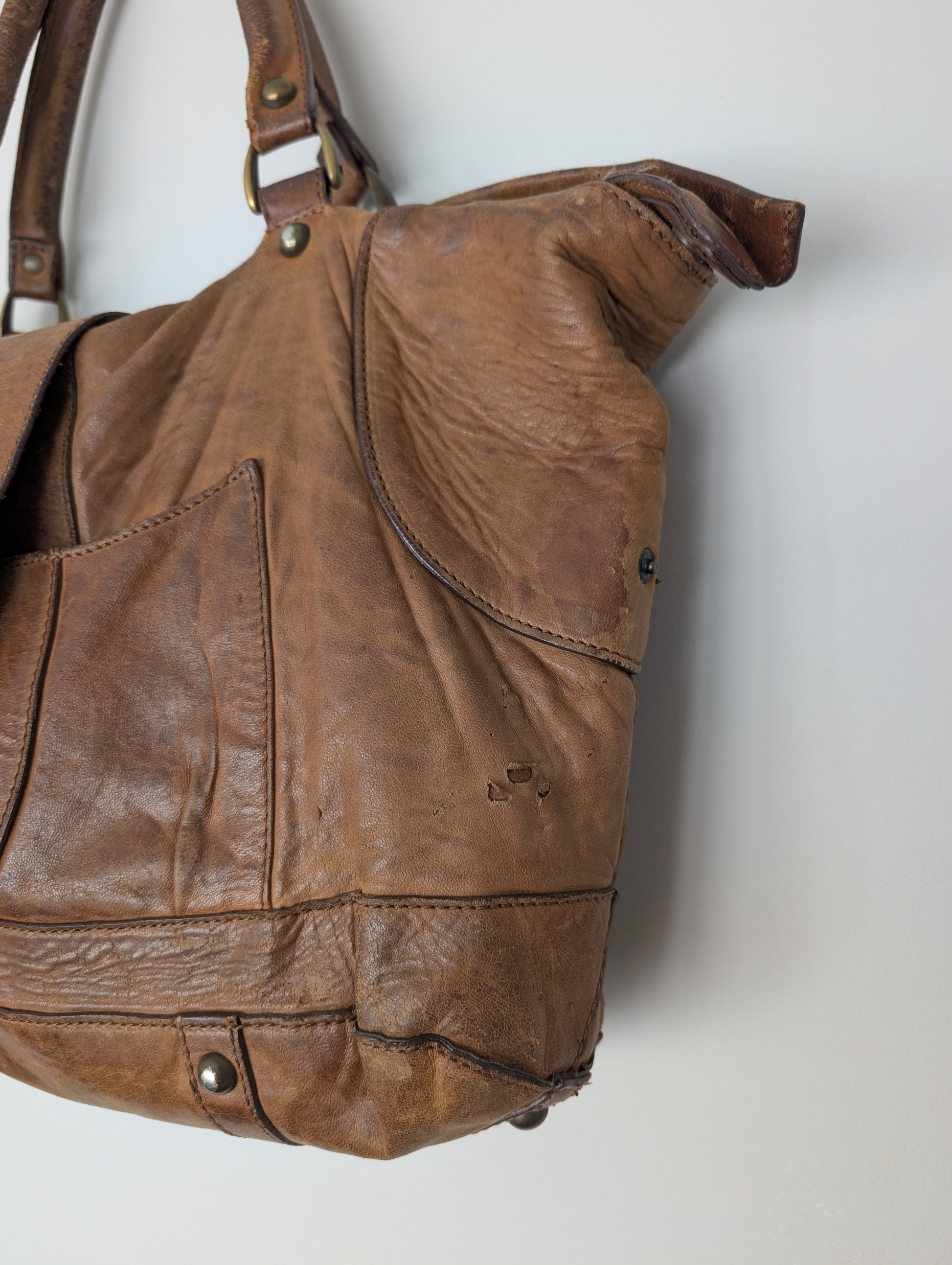Margiela Line 11 Distressed leather
Shoulder Bag