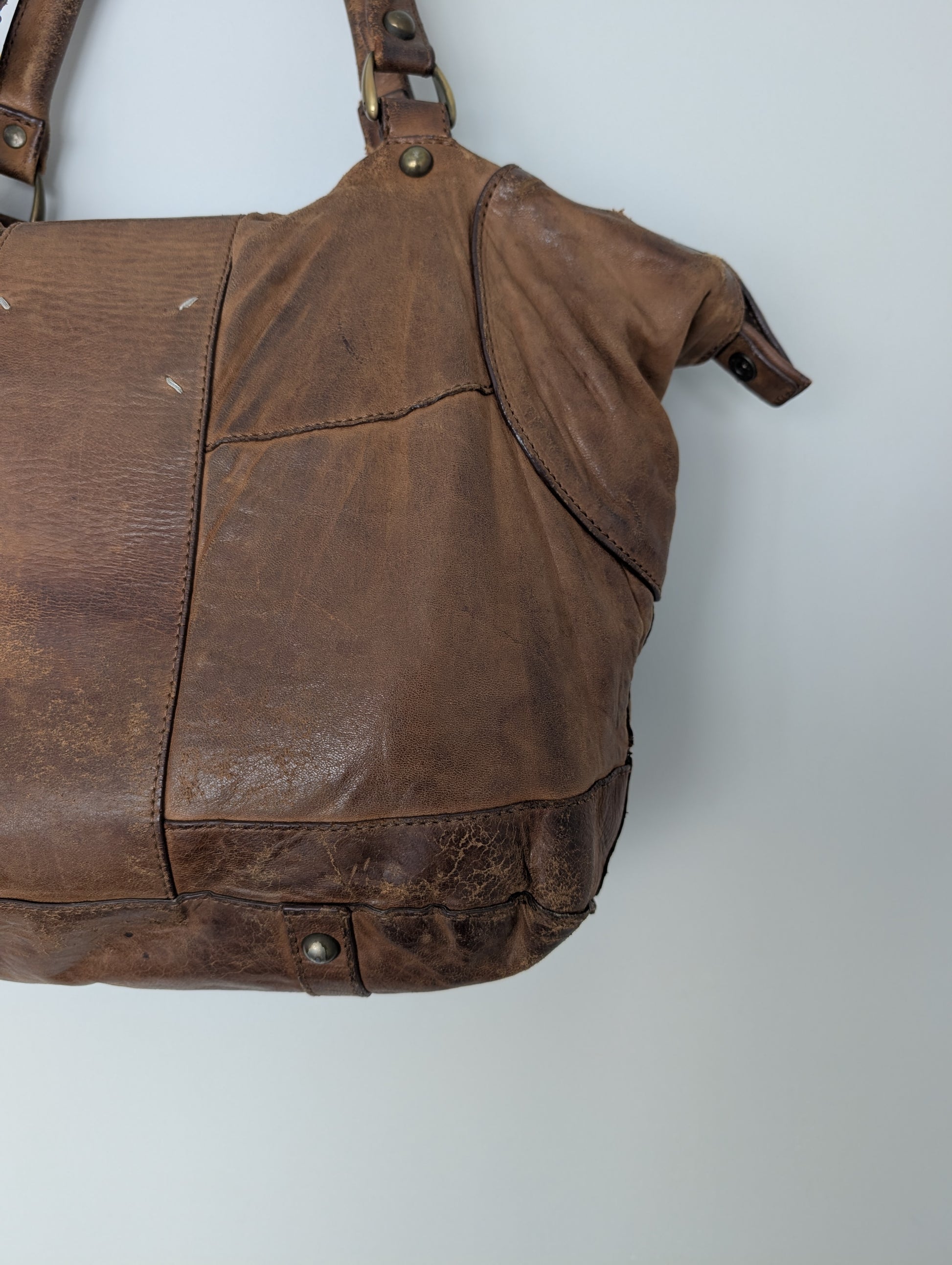 Margiela Line 11 Distressed leather
Shoulder Bag