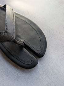 MidnightMart Leather Tabi Flip-Flops