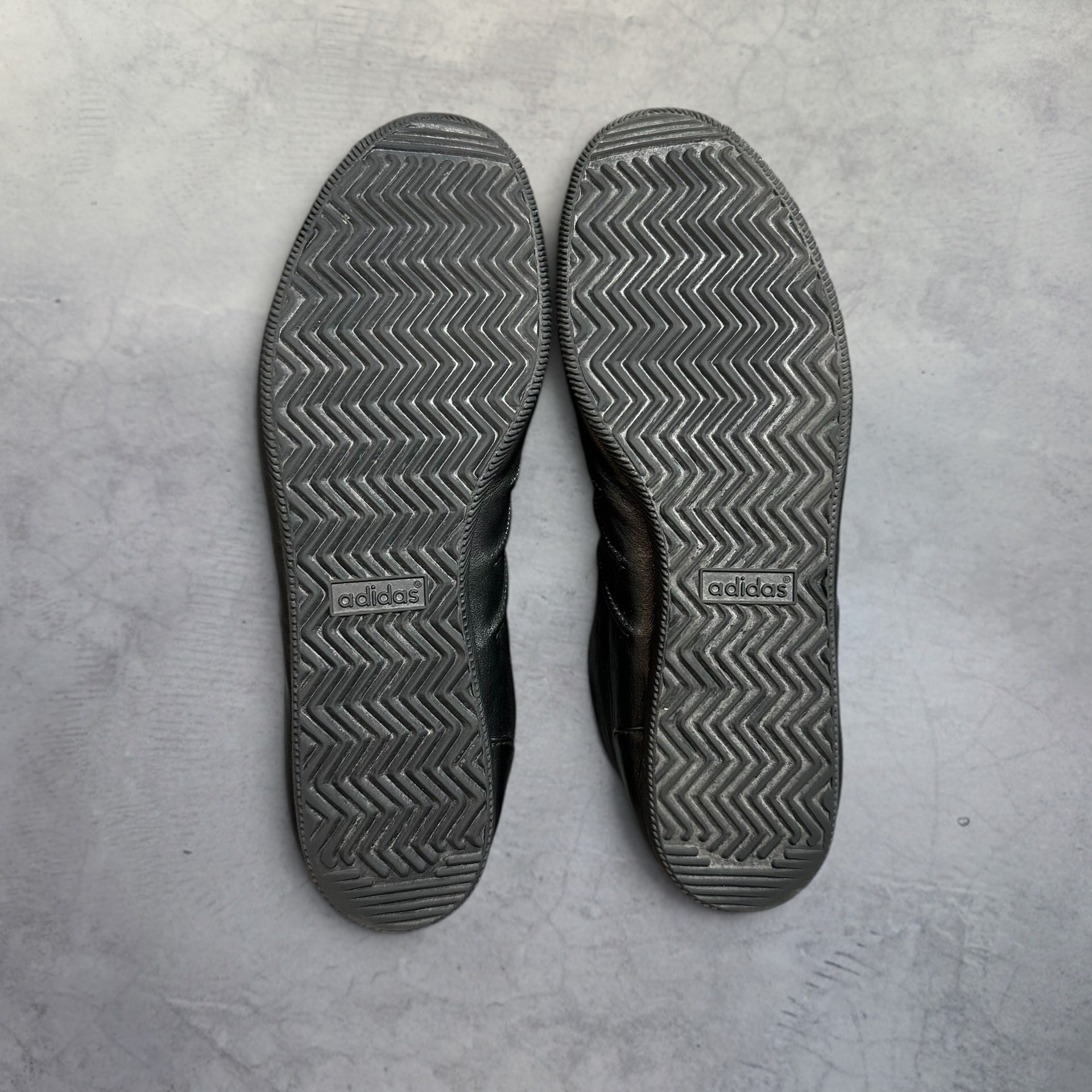 SĀN ARCHIVE GOODS Adidas Y-3 Japan leather sneakers showing the black rubber outsoles with a herringbone tread pattern.